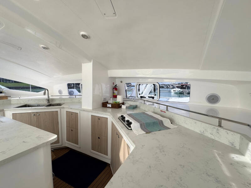 Island Spirit 410 Isle Phantom