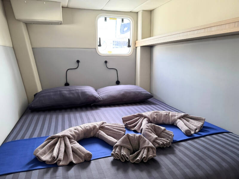 Island Spirit 410 Isle Phantom