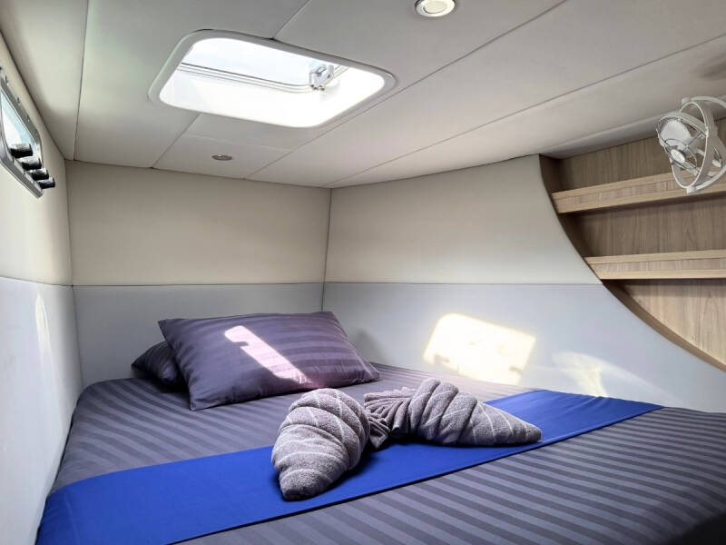 Island Spirit 410 Isle Phantom