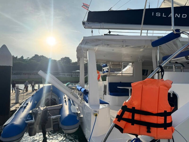 Island Spirit 410 Isle Phantom