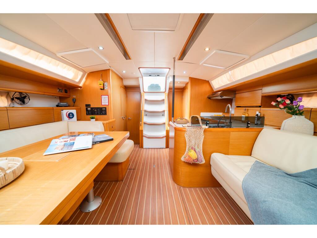 Jeanneau 53  REGINA V