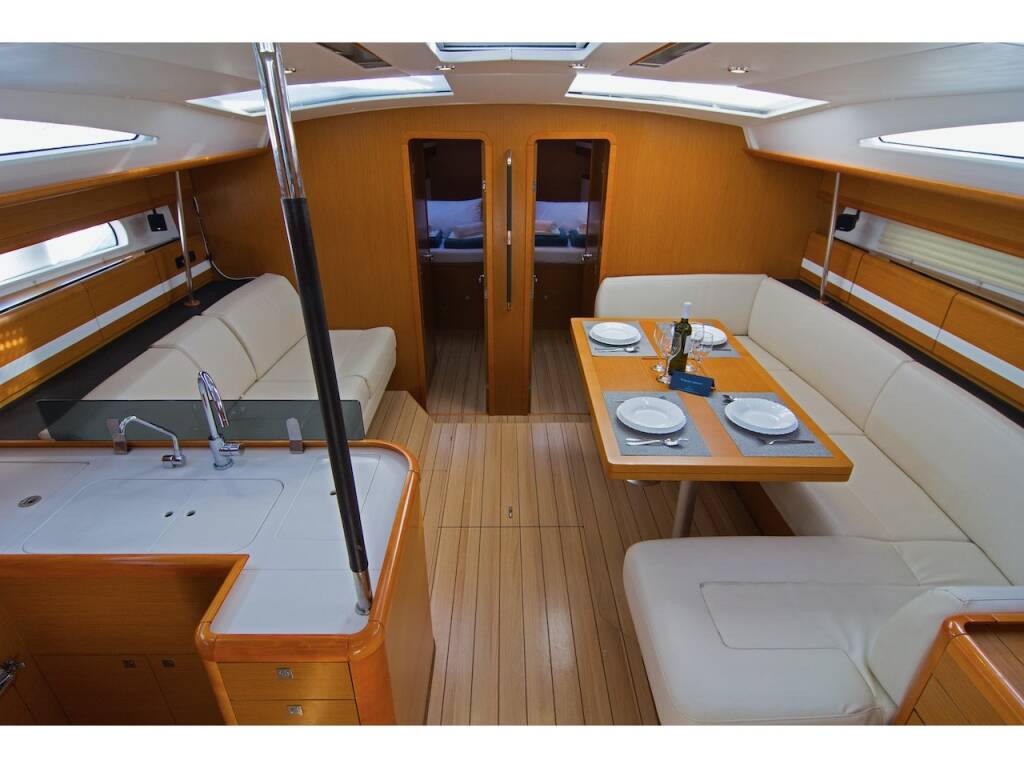 Jeanneau 53 Omega Kiss 