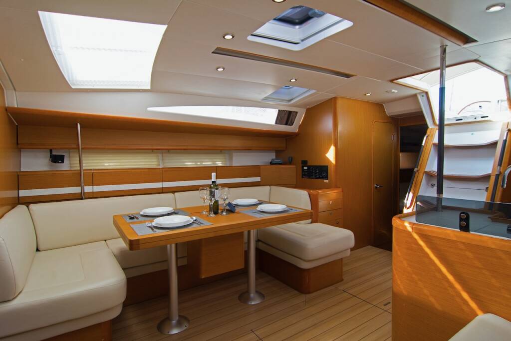 Jeanneau 53 Omega Kiss 