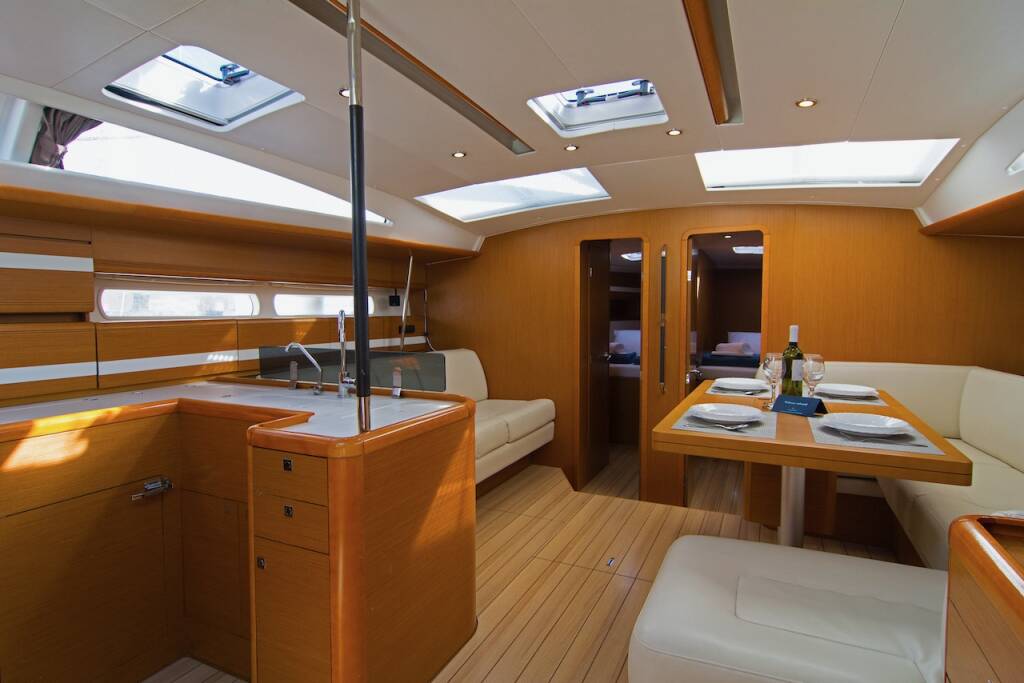 Jeanneau 53 Omega Kiss 