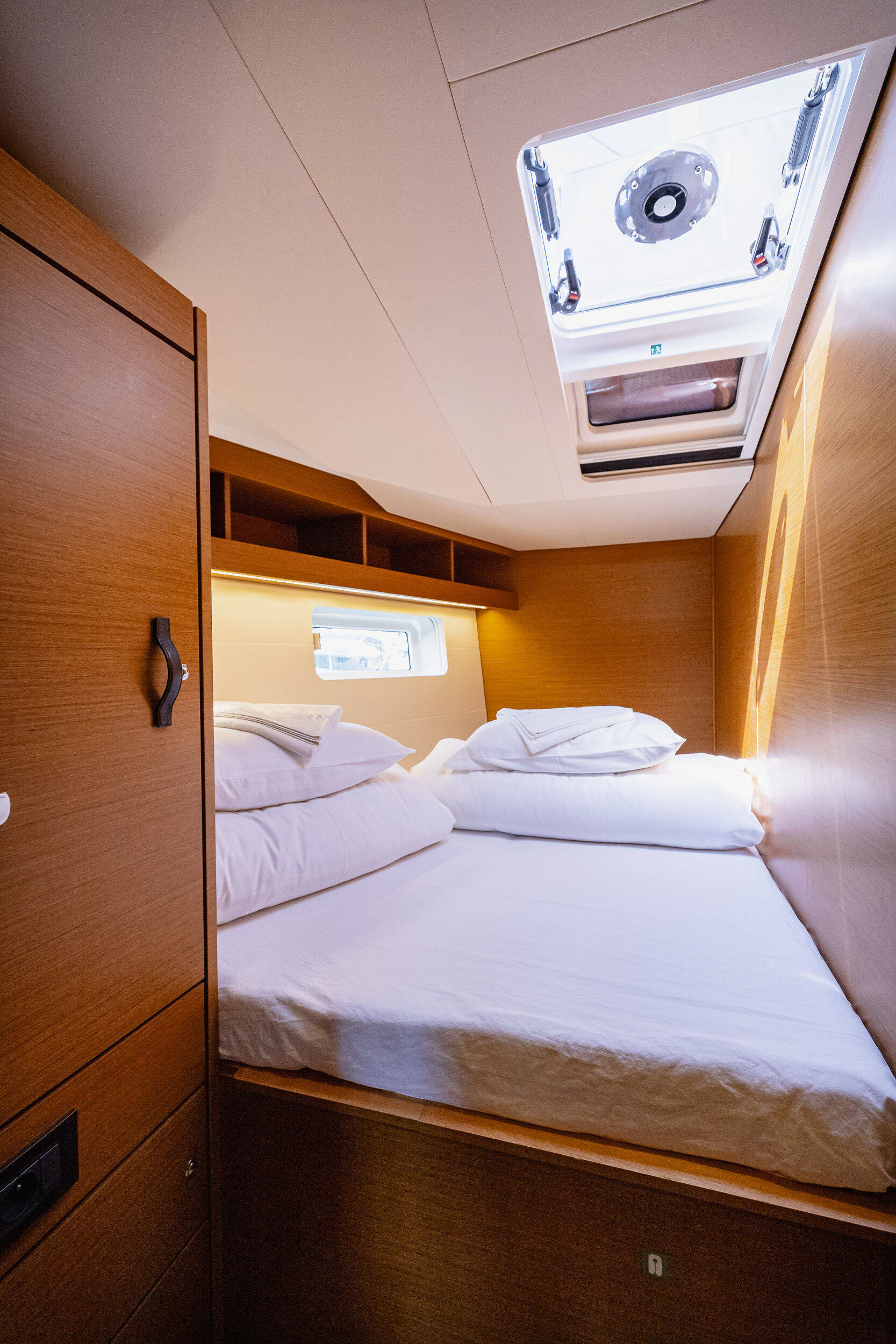 Jeanneau 54 Front cabin 2, single occupancy, including services