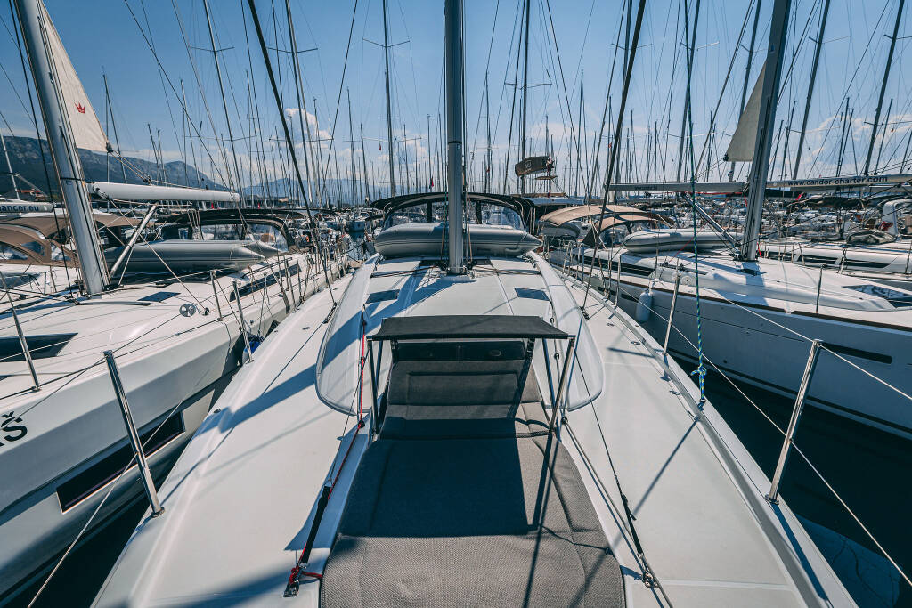 Jeanneau 54 Front cabin 2, single occupancy, including services