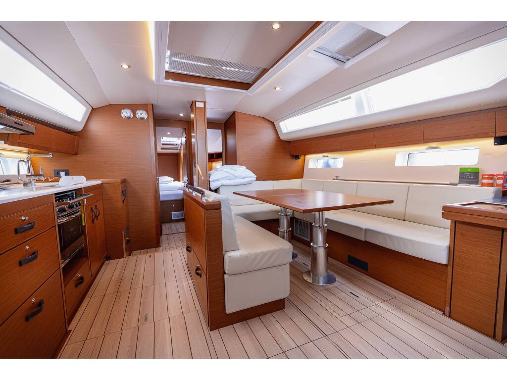 Jeanneau 54 Stern cabin 2, single occupancy, including services