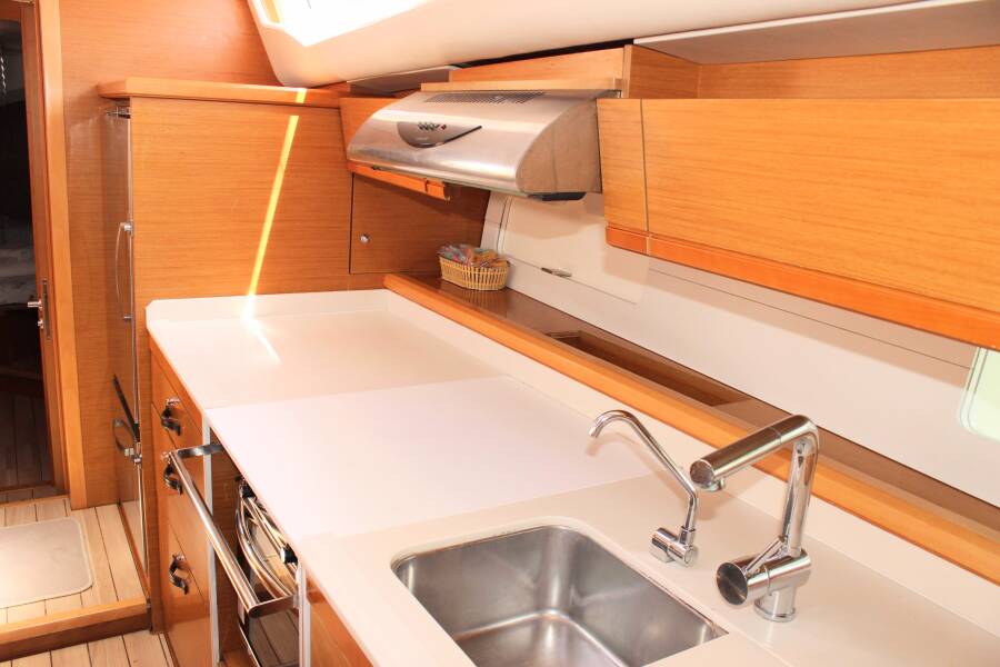 Jeanneau 54 Blue Angel