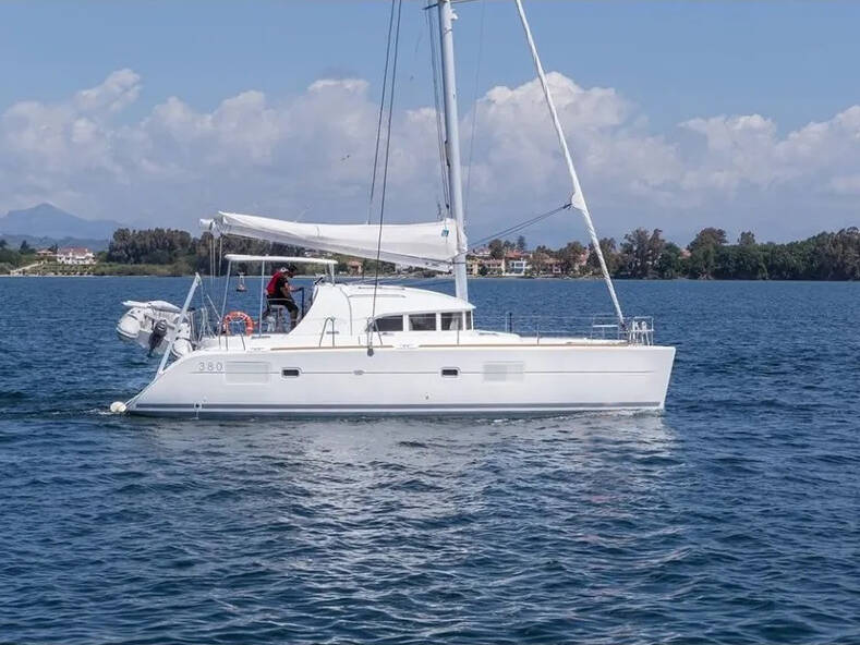 Lagoon 380 S2 WHY KNOT (1 SUP free of charge)