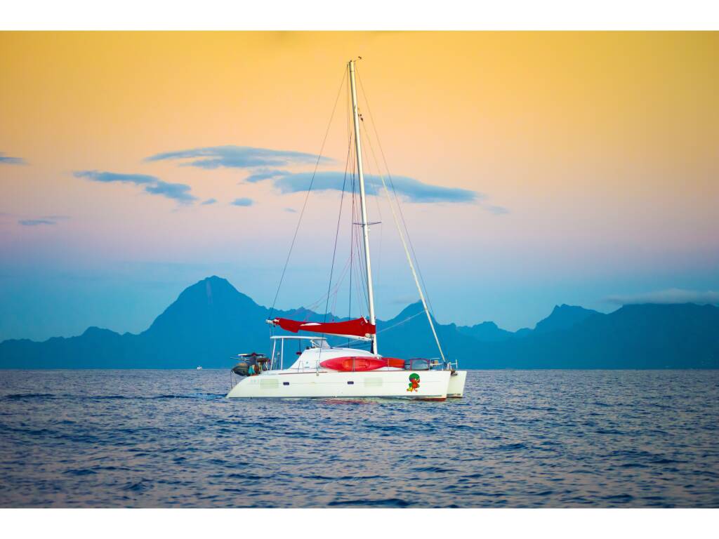Lagoon 380 S2 • Poe Vai