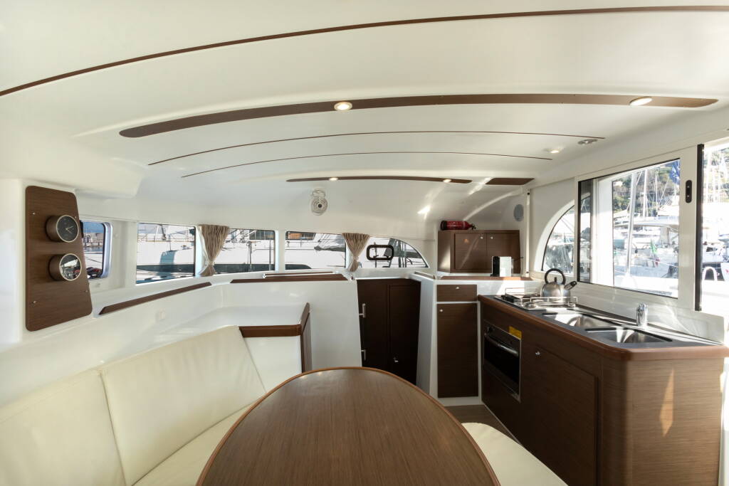 Lagoon 380 S2 Ploto - Standard line