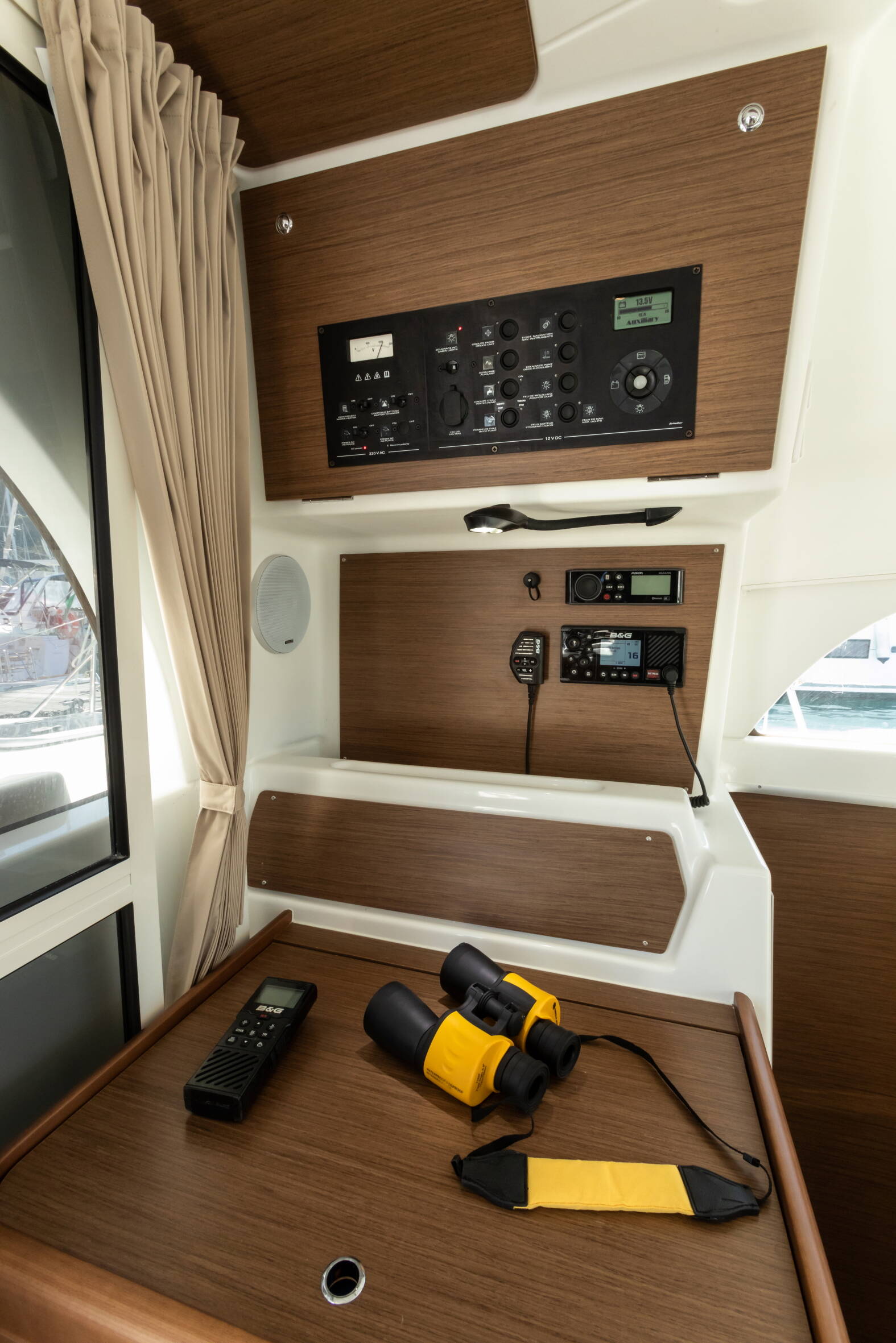 Lagoon 380 S2 Ploto - Standard line