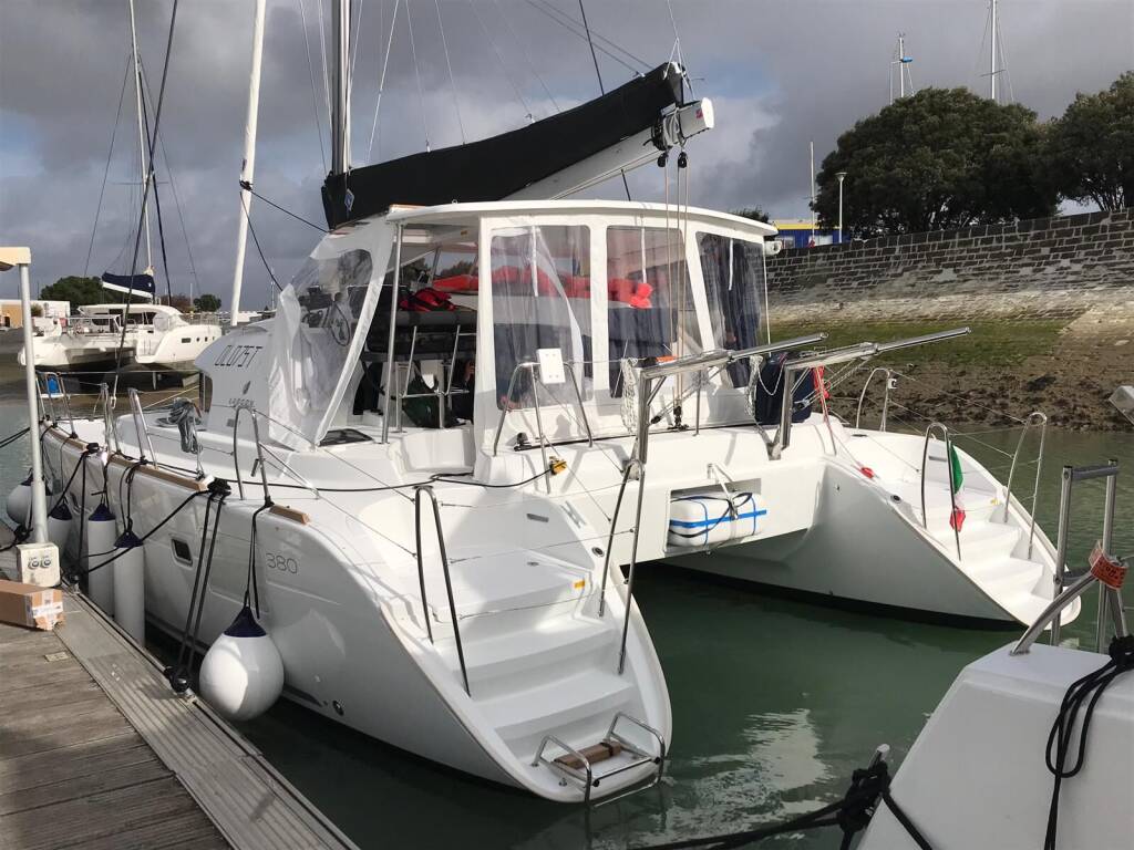 Lagoon 380 Naos