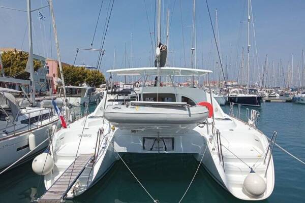 Lagoon 380 • Sunrise