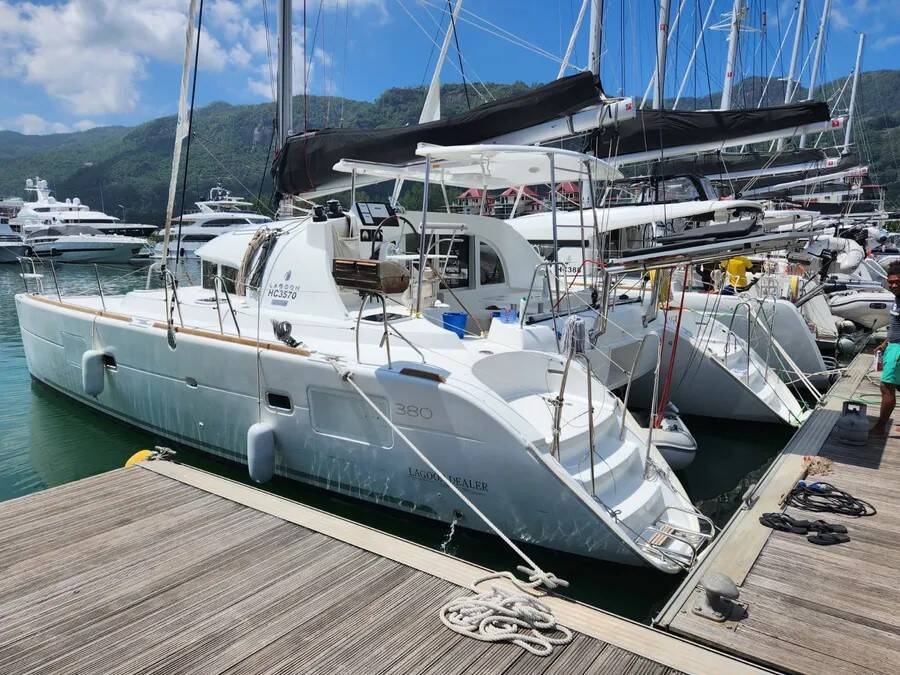 Lagoon 380 Papanga