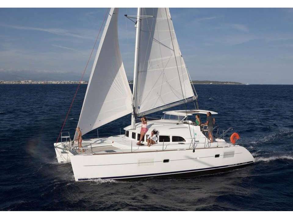 Lagoon 380 • Moonshadow