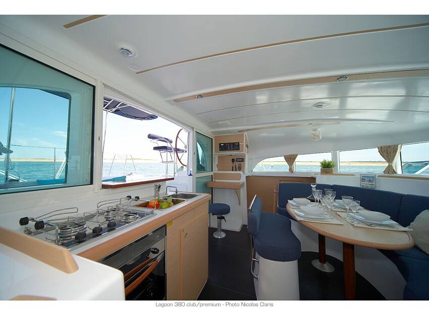 Lagoon 380 PUMA II