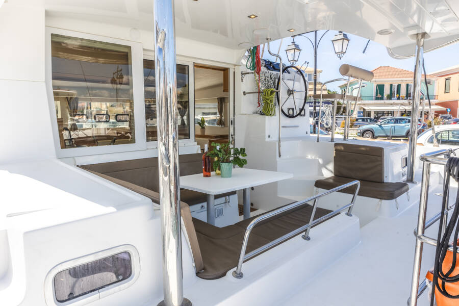 Lagoon 39 Deep Blue