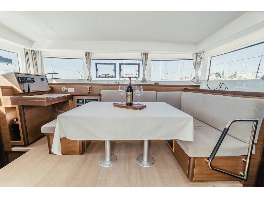 Lagoon 40 MEEA