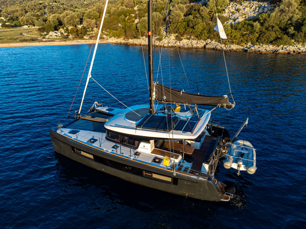 Lagoon 40 Sol Invictus VIP-equipped