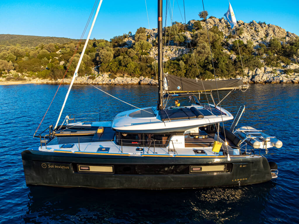 Lagoon 40 Sol Invictus VIP-equipped