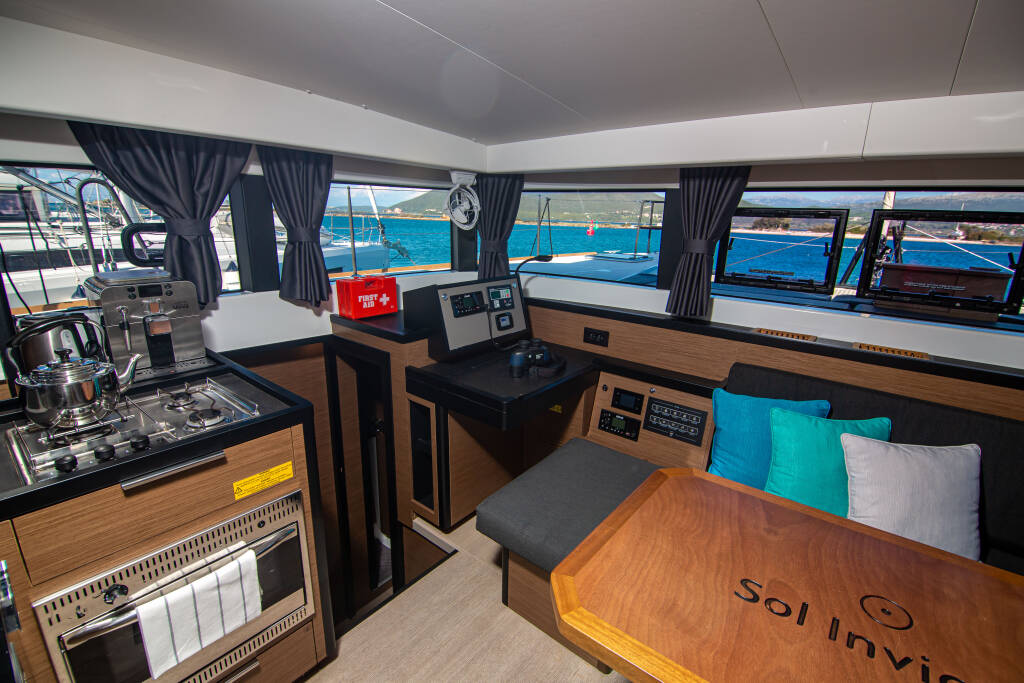 Lagoon 40 Sol Invictus VIP-equipped