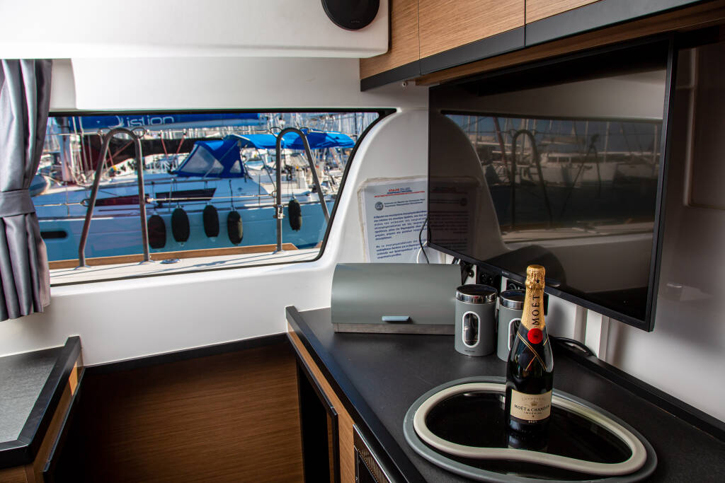 Lagoon 40 Sol Invictus VIP-equipped