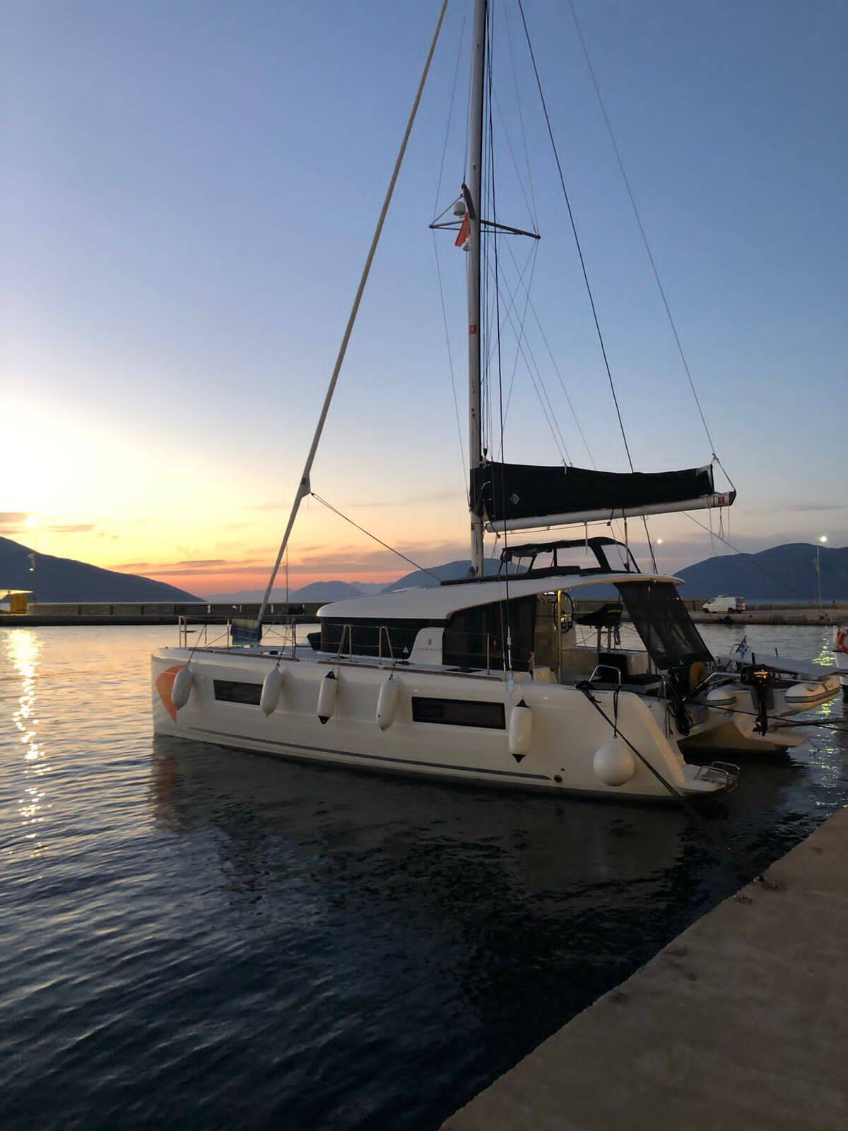 Lagoon 40 Bonobo | A/C generator watermaker