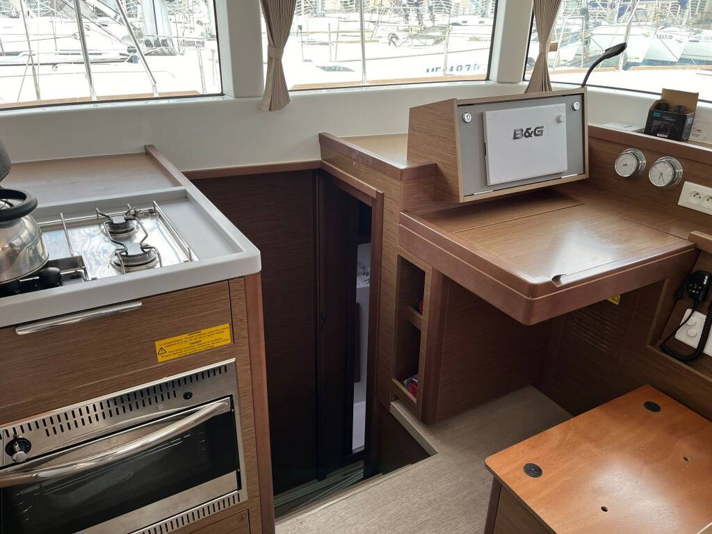 Lagoon 40 Senza Meta  (A/C and Generator)