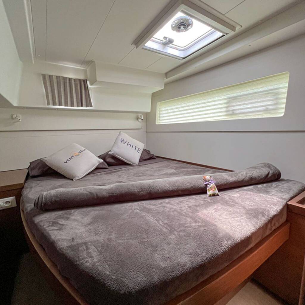 Lagoon 40 WHITE