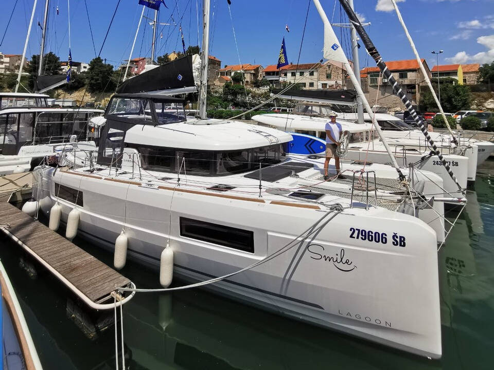 Lagoon 40 • SMILE