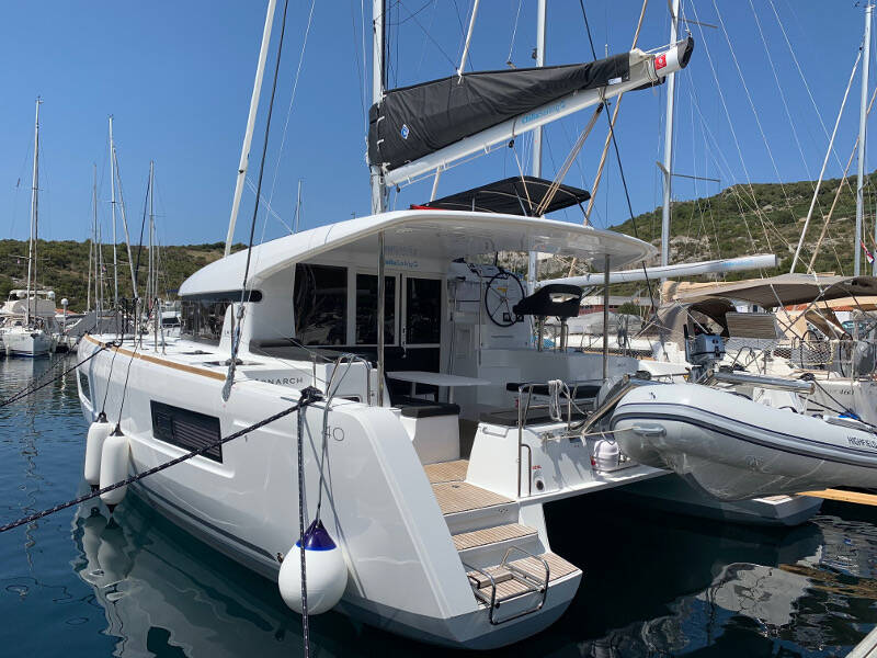 Lagoon 40 MONARCH 2020 (air condition, generator)