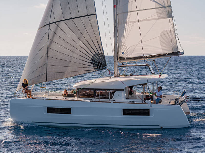 Lagoon 40 MONARCH 2020 (air condition, generator)
