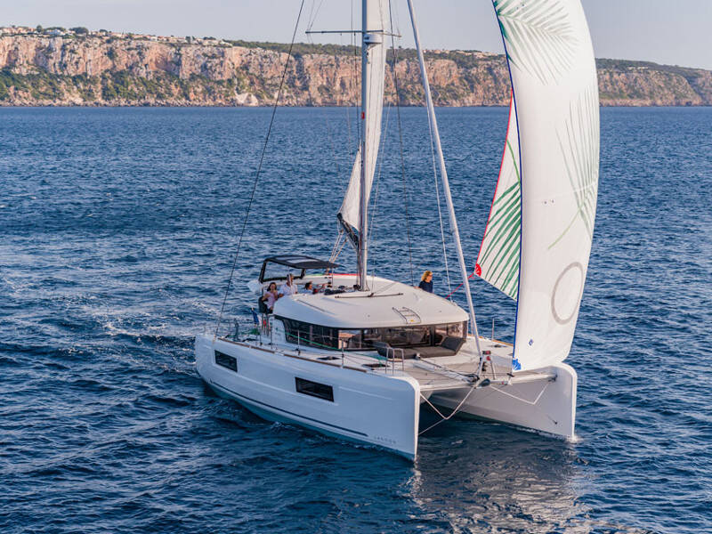 Lagoon 40 MONARCH 2020 (air condition, generator)