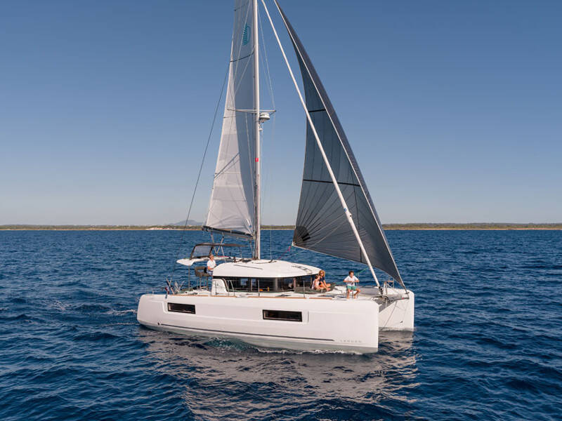 Lagoon 40 MONARCH 2020 (air condition, generator)