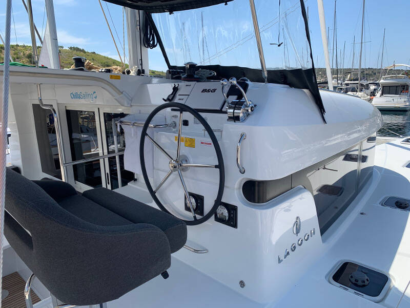 Lagoon 40 MONARCH 2020 (air condition, generator)