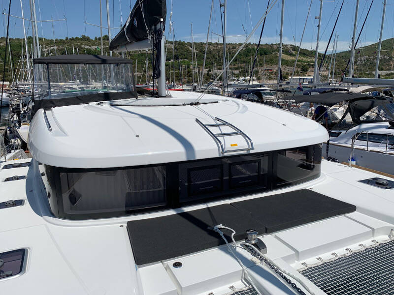 Lagoon 40 MONARCH 2020 (air condition, generator)