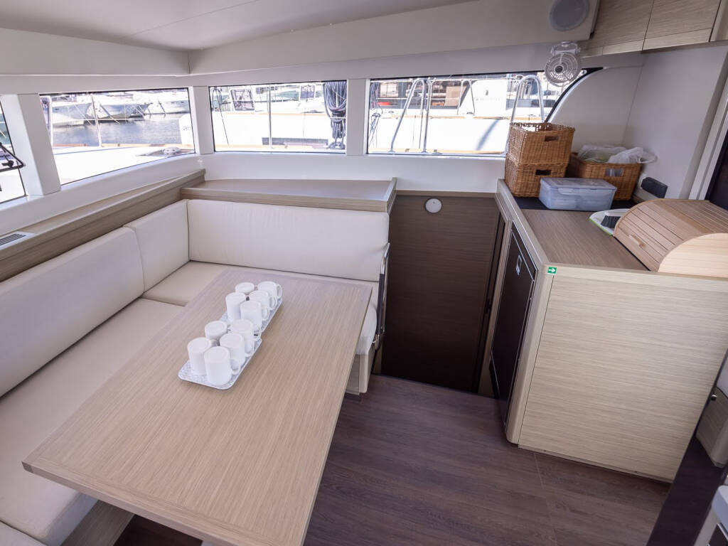 Lagoon 40 Beluga