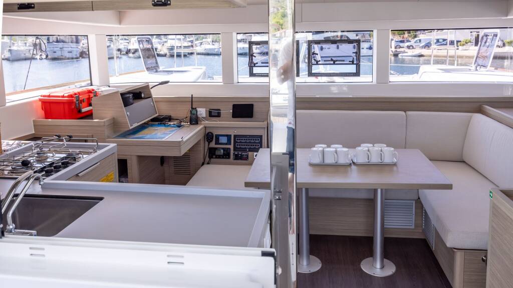 Lagoon 40 Beluga