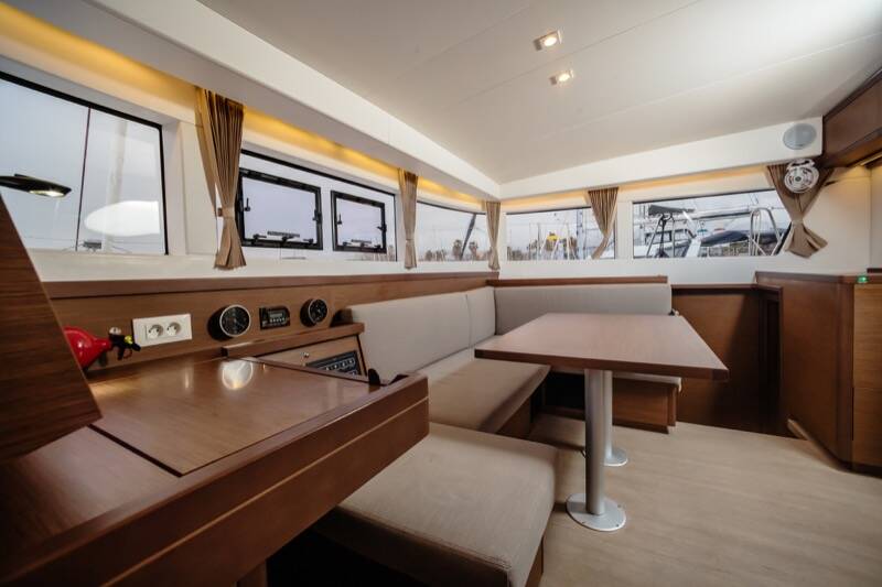 Lagoon 40 Mascalzone Lametino - Standard line