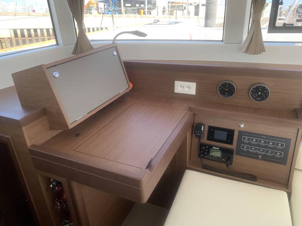 Lagoon 40 Mascalzone Lametino - Standard line