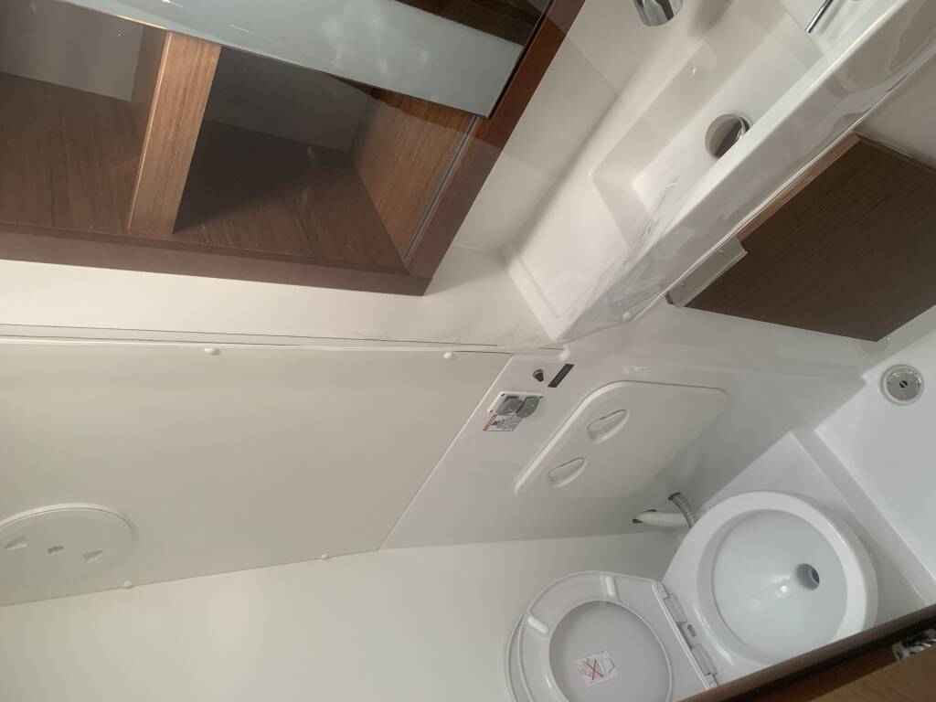 Lagoon 40 Mascalzone Lametino - Standard line