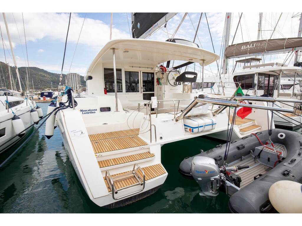 Lagoon 40 Mascalzone Lametino - Standard line