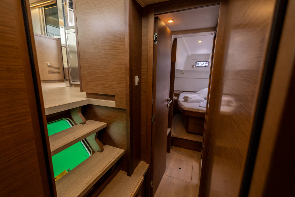 Lagoon 40 Mascalzone Lametino - Standard line