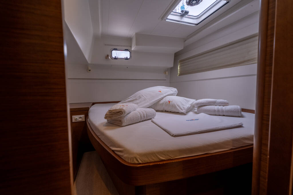 Lagoon 40 Mascalzone Lametino - Standard line