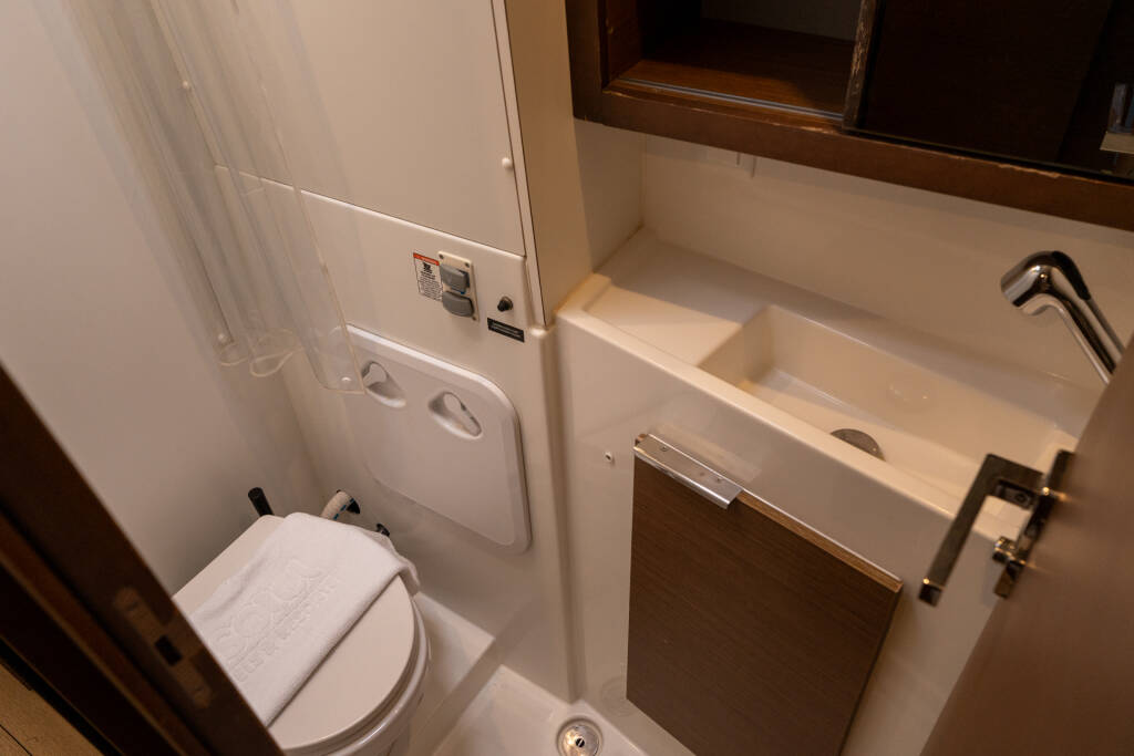 Lagoon 40 Mascalzone Lametino - Standard line