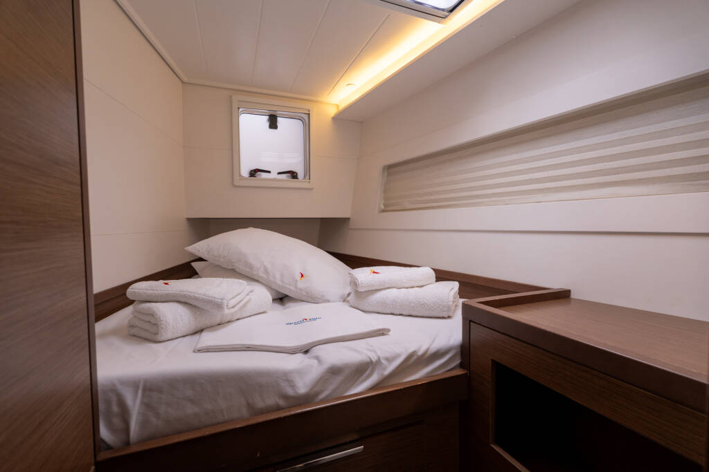 Lagoon 40 Mascalzone Lametino - Standard line