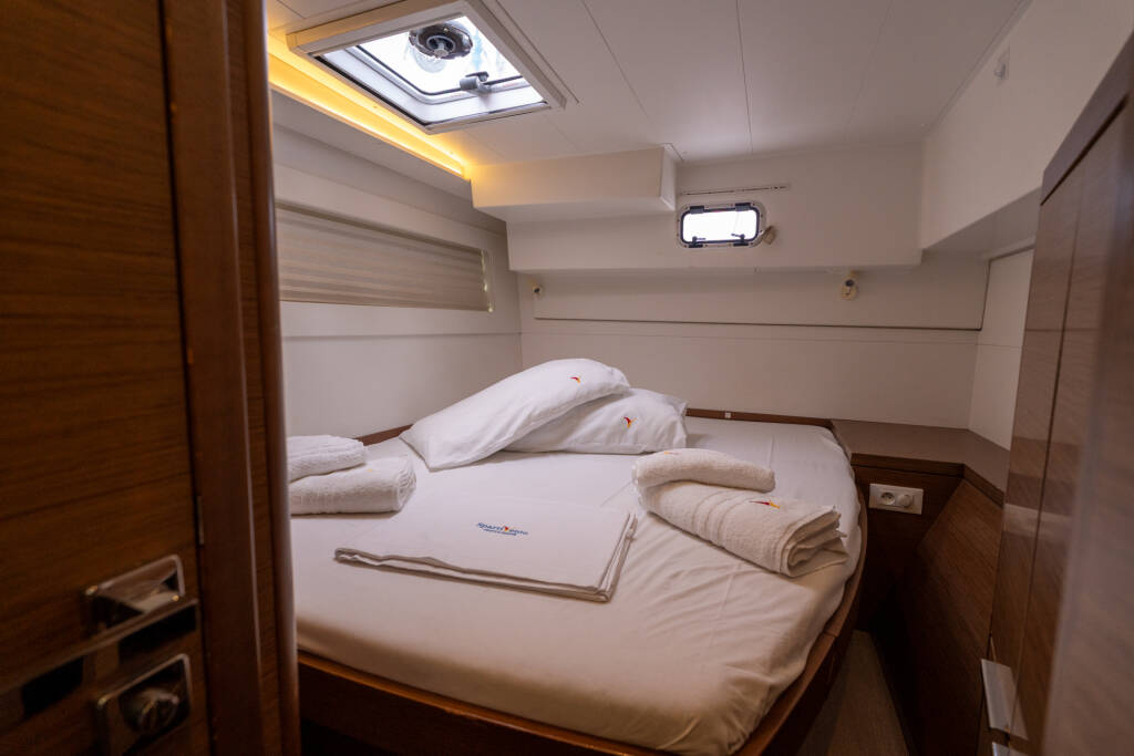 Lagoon 40 Mascalzone Lametino - Standard line