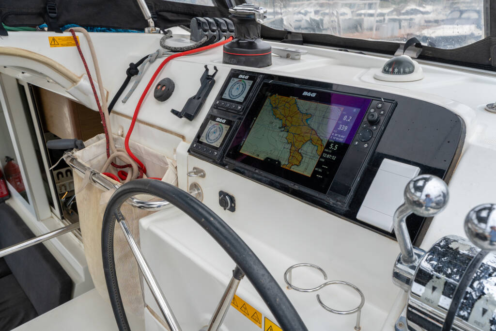 Lagoon 40 Mascalzone Lametino - Standard line