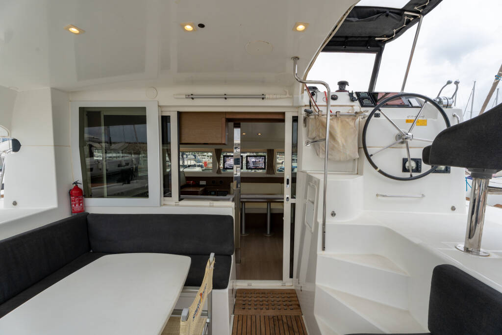 Lagoon 40 Mascalzone Lametino - Standard line